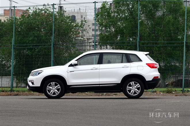 2014款 1.8T 自動尊貴型