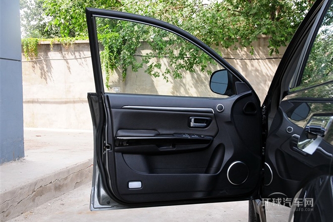 2013款 智尊版 綠靜2.0T手動兩驅(qū)進取型