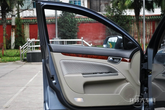 2012款 三廂 1.6L 手動(dòng)豪華低碳版