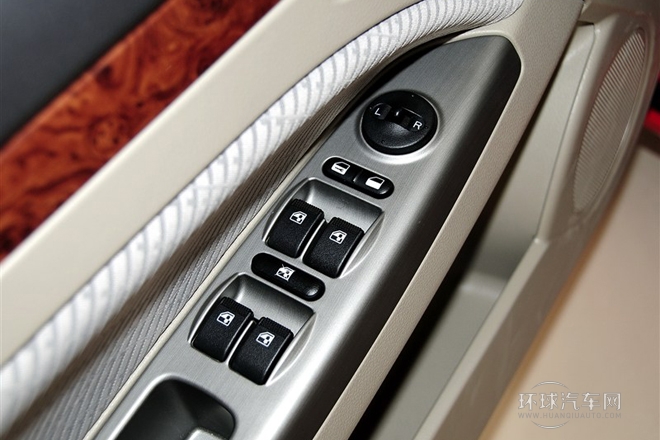 2012款 三廂 1.6L 手動(dòng)豪華型