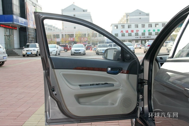 2012款 三廂 1.6L 手動(dòng)舒適型