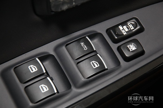 2013款 智尊版 2.0T手動四驅尊貴型