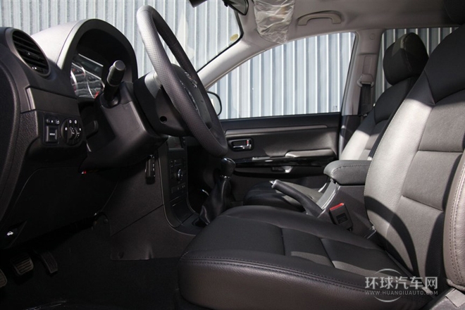 2013款 智尊版 2.0T手動四驅尊貴型