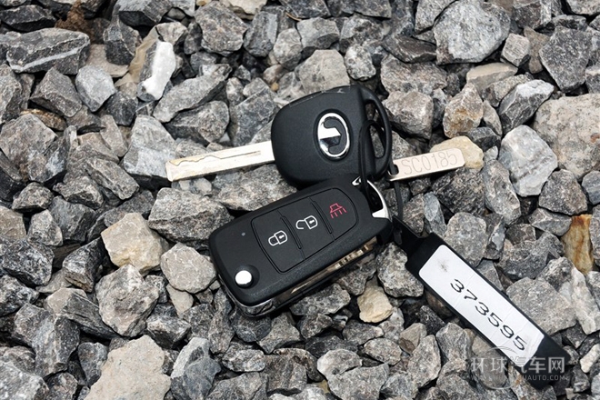 2013款 智尊版 2.0T手動四驅精英型