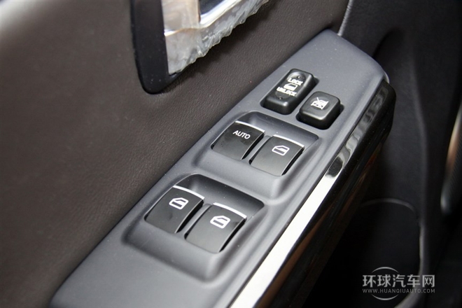 2013款 智尊版 2.0L手動四驅進取型