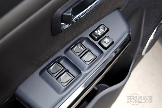 2012款 智尊版 綠靜2.0T手動四驅舒適型