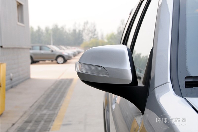 2012款 智尊版 綠靜2.0T手動四驅舒適型