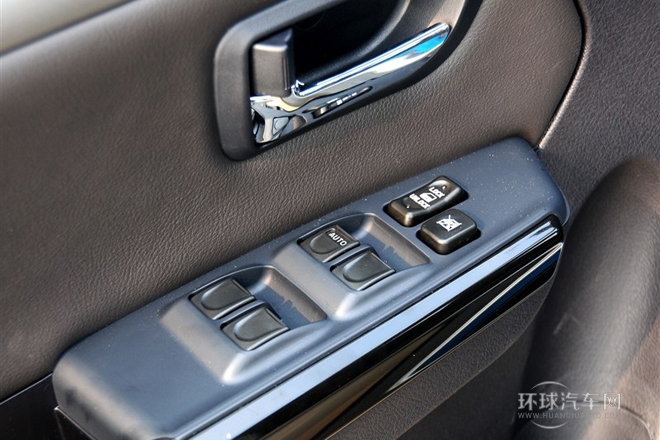 2012款 智尊版 綠靜2.0T自動四驅豪華型