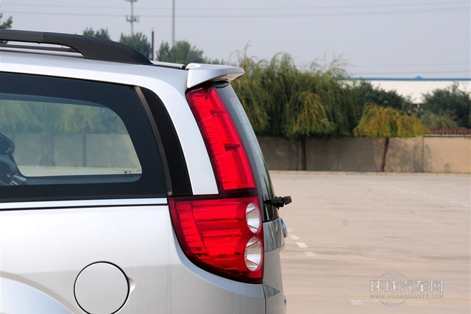 2012款 智尊版 綠靜2.0T自動四驅豪華型