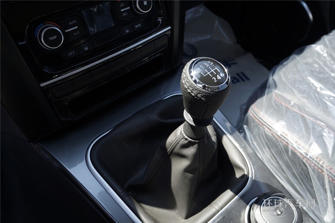 2013款 智尊版 2.0T手動兩驅尊貴型