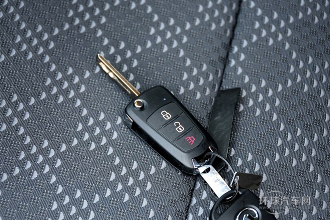 2012款 智尊版 綠靜2.0T自動四驅舒適型