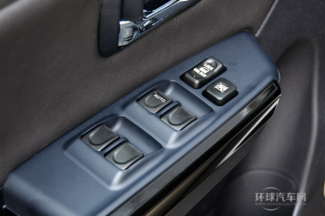 2012款 智尊版 綠靜2.0T自動四驅舒適型