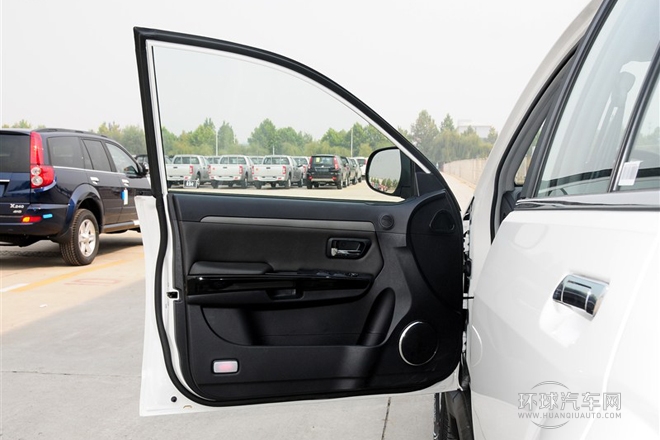 2012款 智尊版 綠靜2.0T自動四驅舒適型