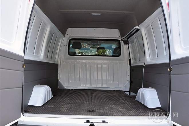 2013款 2.8T柴油廂式運輸車短軸中頂國IV