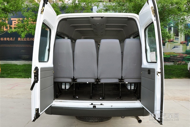 2013款 2.8T柴油后單胎型加長軸中頂國IV