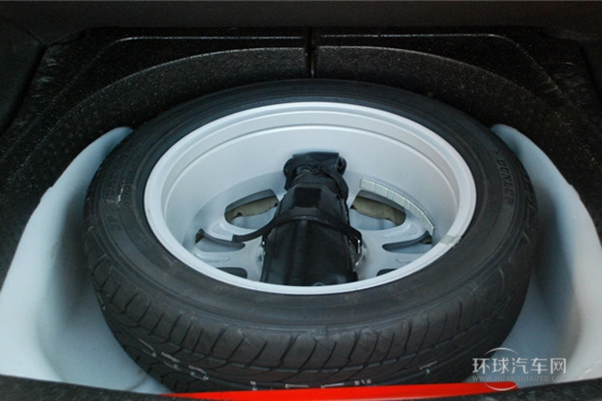 2012款 三廂 1.8L 手動尊貴型