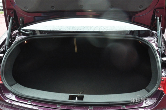 2012款 三廂 1.8L 手動尊貴型