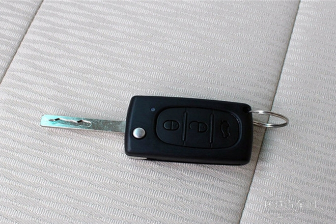 2012款 三廂 1.8L 自動風尚版