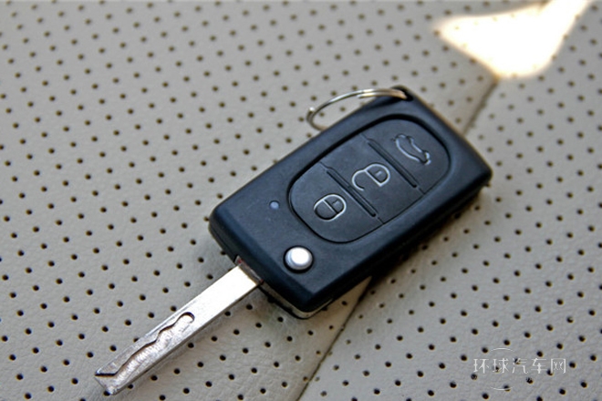 2012款 三廂 1.8L 自動尊貴型