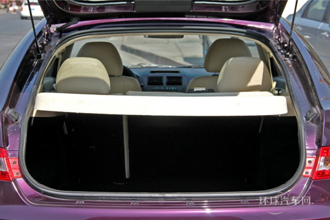 2012款 三廂 1.8L 自動尊貴型