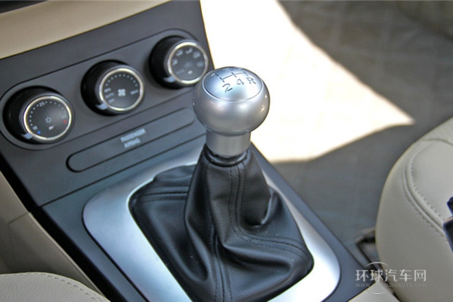 2012款 三廂 1.8L 自動尊貴型