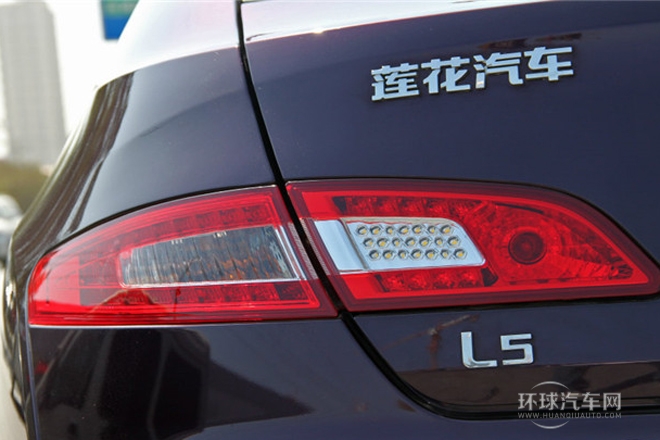 2012款 三廂 1.8L 自動(dòng)尊貴型