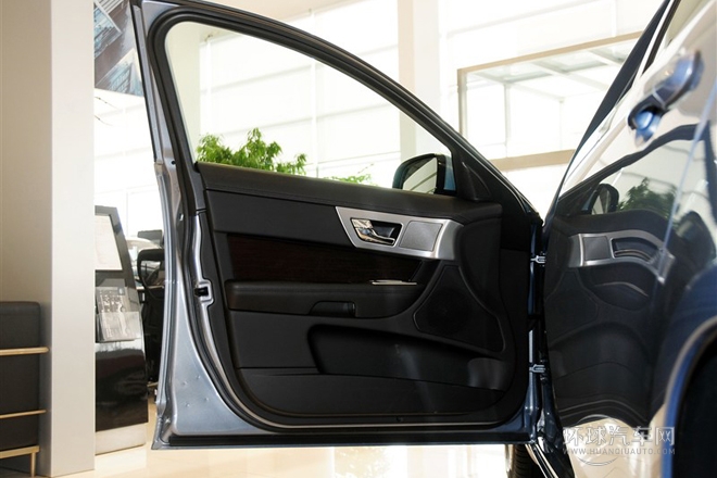 2014款 XF 2.0T 風(fēng)華版