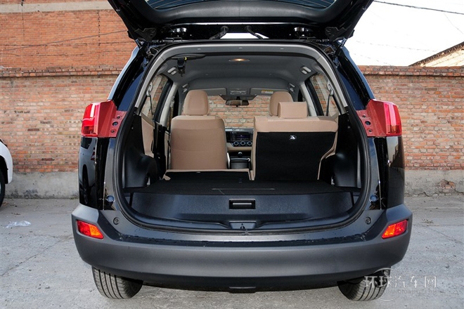 2013款 2.0L 手動兩驅都市版