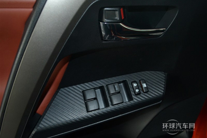 2013款 2.5L 自動四驅尊貴版