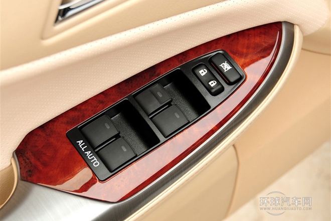 2012款 V6 2.5L Royal 導航版