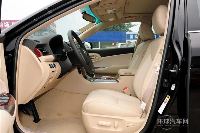 2012款 V6 2.5L Royal 導航版