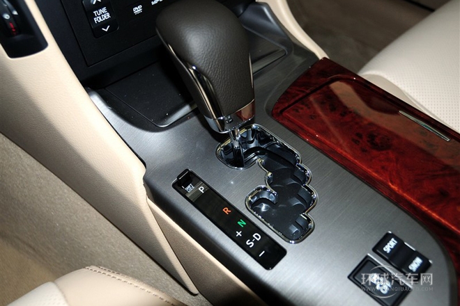2012款 V6 2.5L Royal 舒適版