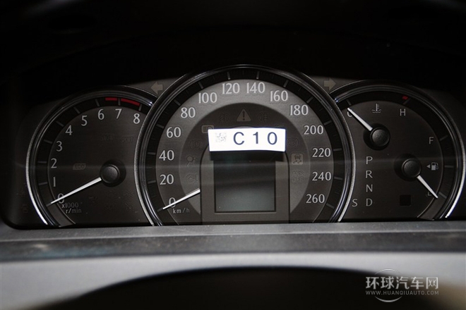 2012款 V6 2.5L Royal 舒適版