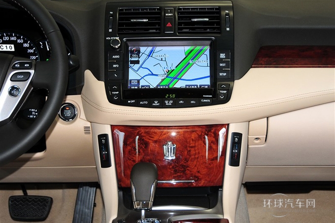 2012款 V6 2.5L Royal Saloon尊貴版