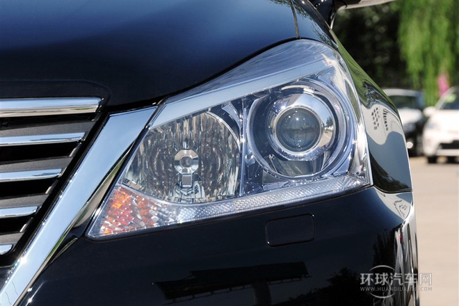 2012款 V6 2.5L Royal Saloon尊貴版