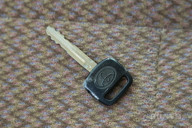 2013款 4.0L汽油豪華版 23座6GR