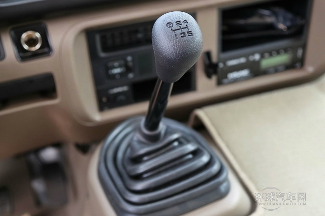 2013款 4.0L汽油豪華版 23座6GR