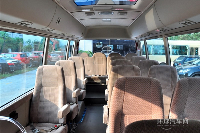 2013款 4.0L汽油豪華版 20座6GR