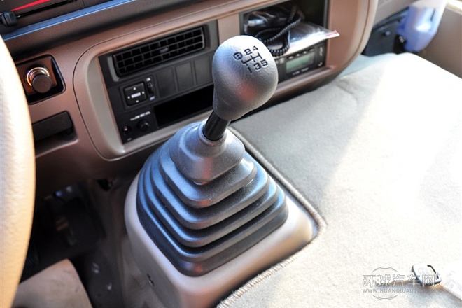2013款 4.0L汽油豪華版 20座6GR