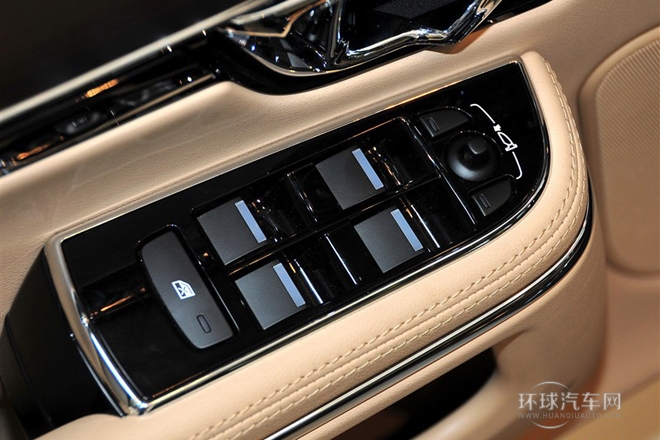 2014款 XJL 2.0T 兩驅典雅商務版