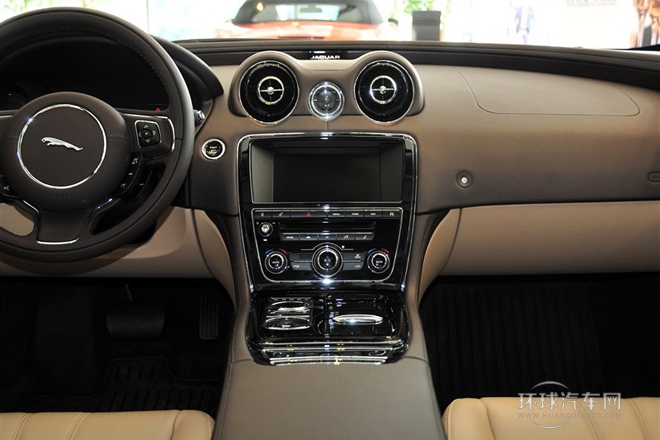 2014款 XJL 2.0T 兩驅典雅商務版