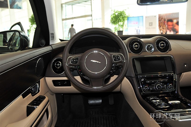 2014款 XJL 2.0T 兩驅典雅商務版