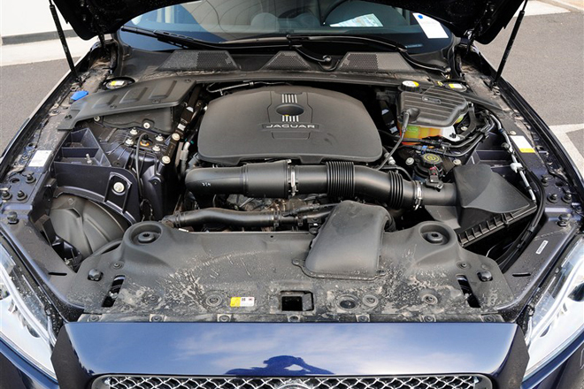 2014款 XJL 2.0T 兩驅全景商務版