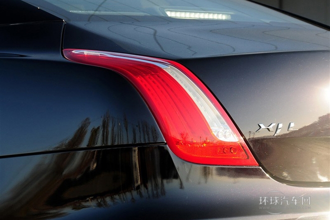 2014款 XJL 3.0 SC 兩驅(qū)旗艦商務(wù)版