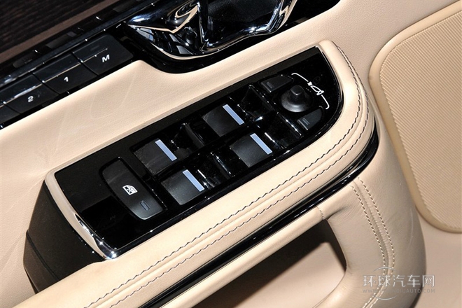 2014款 XJL 3.0 SC 兩驅(qū)旗艦商務(wù)版