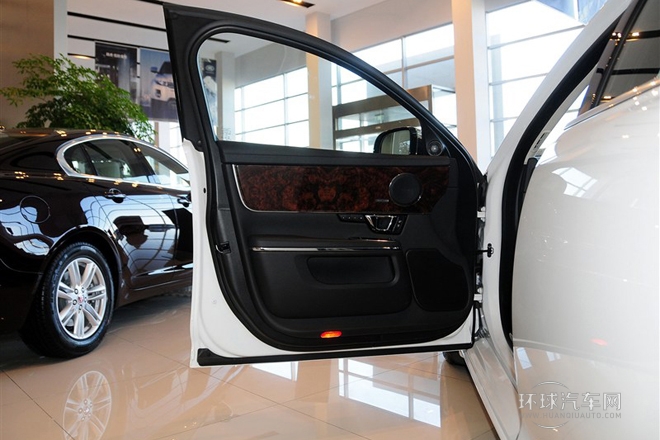 2014款 XJL 3.0 SC 兩驅(qū)全景商務(wù)版