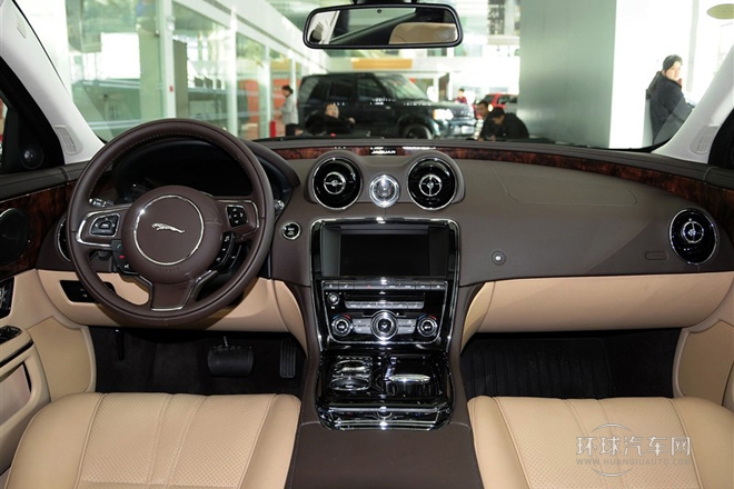 2014款 XJL 3.0 SC 兩驅(qū)尊享商務(wù)版