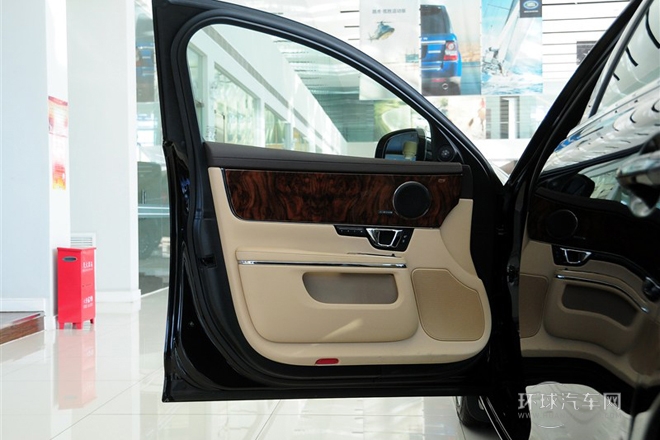 2014款 XJL 3.0 SC 兩驅(qū)尊享商務(wù)版