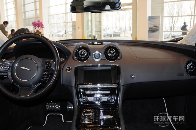 2014款 XJL 3.0 SC 四驅(qū)旗艦商務(wù)版