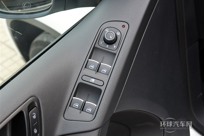 2015款 1.8TSI 自動兩驅(qū)30周年紀念版